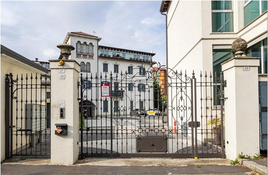 Lux Apartment 2 Milano Metro M2 Milão Exterior foto